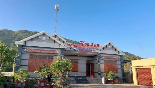 Nha Nghi Hoa Lan in Van Phong Bay