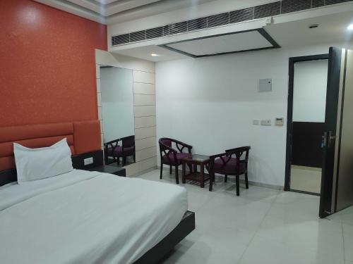Palette-Seven Axis Hotel by 4 Square Nearest Vaishali And Anand Vihar Metro Station in 샤다라