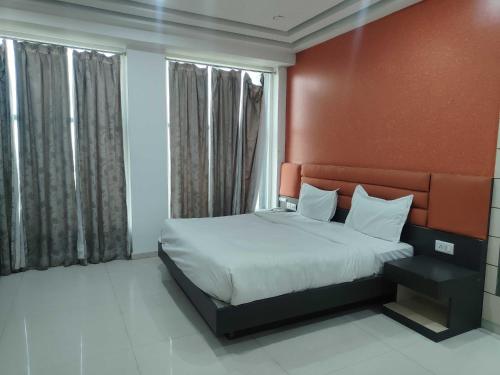 Palette-Seven Axis Hotel by 4 Square Nearest Vaishali And Anand Vihar Metro Station in 샤다라