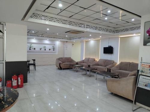 로비, Palette-Seven Axis Hotel by 4 Square Nearest Vaishali And Anand Vihar Metro Station in 샤다라