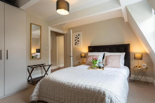Spacious city-centre apartment in Bath, Bath