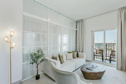 PVH - Mesmerizing 2BR - Golfville Dubai Hills - image 7