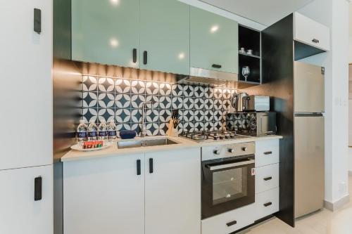PVH - Mesmerizing 2BR - Golfville Dubai Hills - image 10