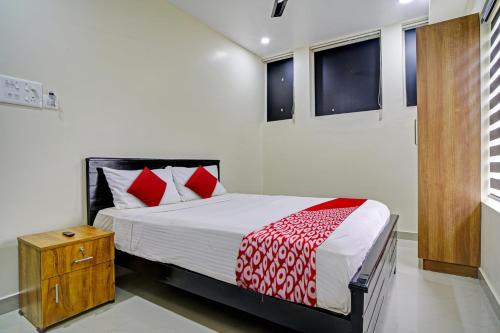 Super Hotel O Crystal Executive Suites - Ernakulam
