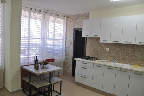 Létesítmények, Isramax Jerusalem Apartment in Bat-Yam in Bat Yam