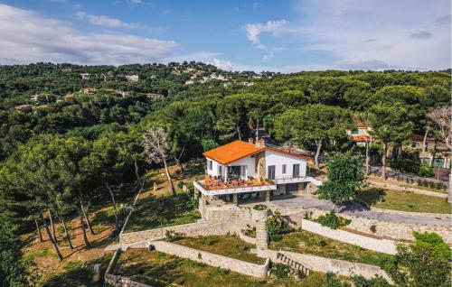 3 Bedroom Beautiful Apartment In Marina Di Andora