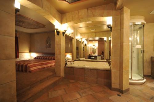 King Suite with Spa Bath