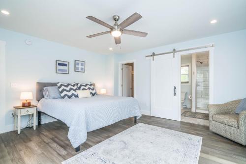 New 4BR Home in the Heart of South Haven! - image 13