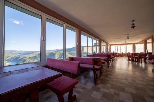 Rural Resort Tron in ปลูชิเน