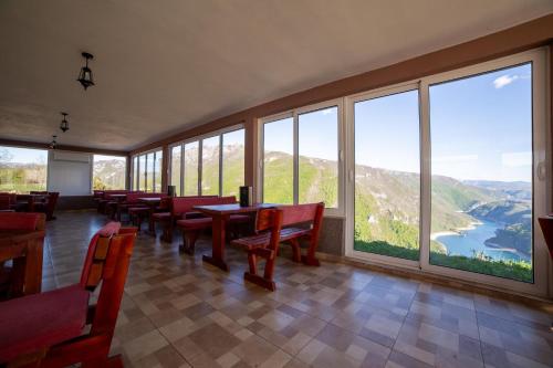 Rural Resort Tron in ปลูชิเน