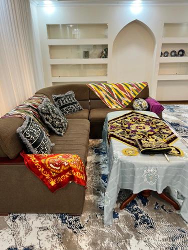 Fotima and Sharif Guest House – khách sạn tại Zebiniso