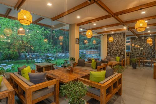 Iekārtas, The Social Stays Kasol in Kasol