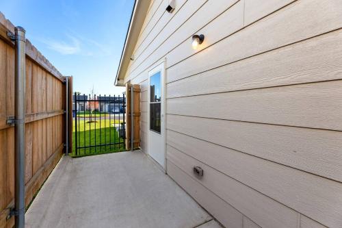 Fenced Backyard W/ W&D + Garage | South ICT! in South Seneca