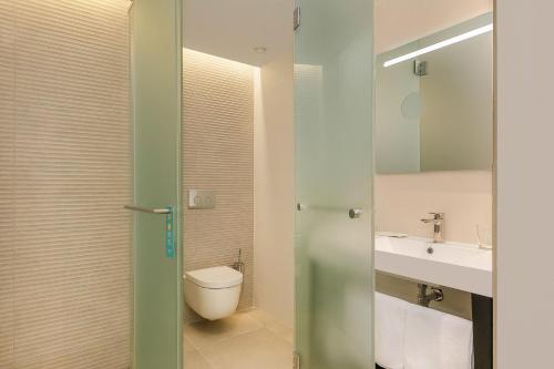 room detail thumbnail 2