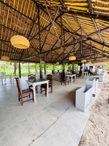 Bahari Studio Beach Front Apartment. in Mombasa