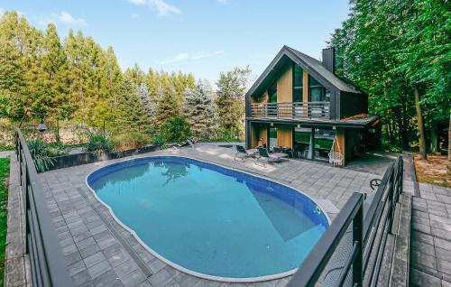 Peldbaseins, Nice Home In Trzcianka With Sauna in Tarczek