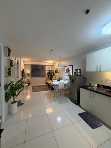 Cozy Minimalist 2BR Condo at Princeton QC near Rob Magnolia, Manille