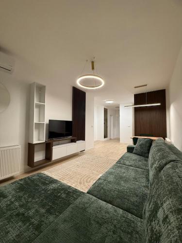 5-Min Walk to Airport Brand New & Modern Apartment