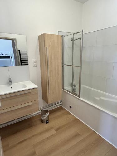 Ванна кімната, 3 chambres - 6 pers - Pro et familles in Le Creusot