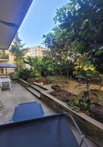 Сад, Appartement avec jardin privé - Proche transports - Accès Paris (Appartement avec jardin prive - Proche transports - Acces Paris) in Коломб