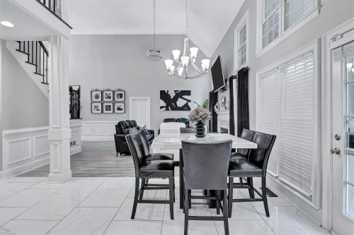 Luxury Home With Pool and Full Basement in Fayetteville (GA)