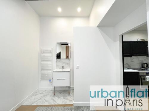 UrbanFlat 52 - Paris Center Fresh Apartment - image 3