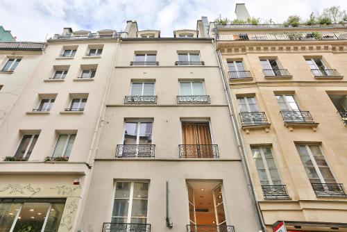 UrbanFlat 52 - Paris Center Fresh Apartment - image 7