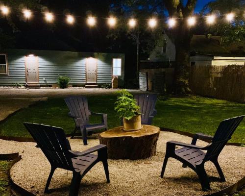 Boho Groove - urban studio with relaxing backyard – khách sạn tại Đông Memphis