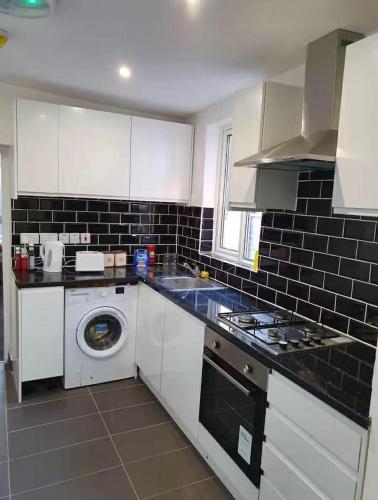 Peaceful Room with private bathroom in the Centre - Whelpley Hill