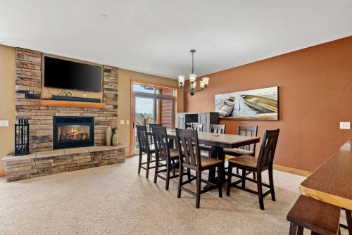 Sleep 10-Big Sandy Villa-Luxury-Lake view deck in Aitkin