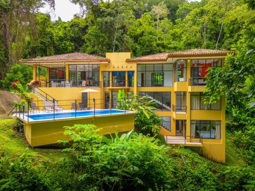 Sleep 10-pool-jungle-Jaco area-Private-5 bedroom in Tarcoles