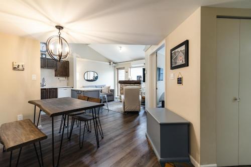 R & R Retreat Luxury Condo in Whistler, Canada