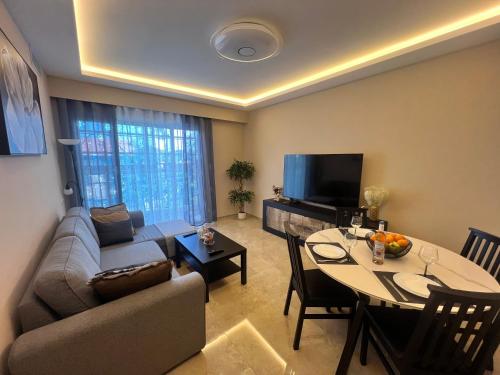 Appartement moderne 3 pièces climatisé avec balcon, plage à 2 min