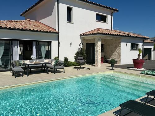 Villa avec piscine jacuzzi et sauna - Location, gîte - Saint-André-de-Cubzac