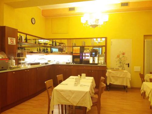 Hotel Boston - image 3