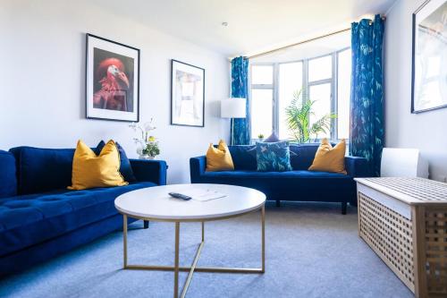 #141 Coastal Apartment Bournemouth Beach - Sleeps 10 - Perfect for Contractors and Families in West Bournemouth