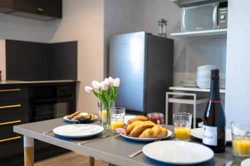 #141 Coastal Apartment Bournemouth Beach - Sleeps 10 - Perfect for Contractors and Families in West Bournemouth