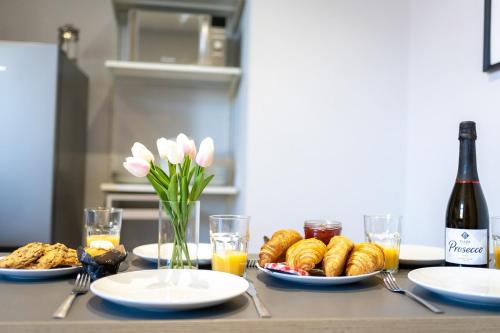 #141 Coastal Apartment Bournemouth Beach - Sleeps 10 - Perfect for Contractors and Families in West Bournemouth