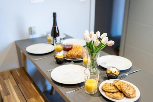 #141 Coastal Apartment Bournemouth Beach - Sleeps 10 - Perfect for Contractors and Families in West Bournemouth
