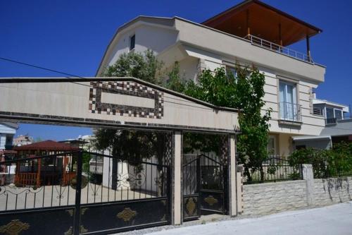 Spacious 4BR and 2BA Private Pool Villa in Didim in Yalıköy (Aydin)
