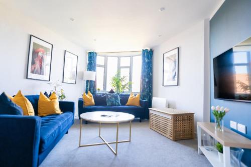 #141 Coastal Apartment Bournemouth Beach - Sleeps 10 - Perfect for Contractors and Families in West Bournemouth