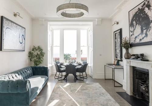 3 Bedroom, 3 bathroom large flat with sea views!, Hastings