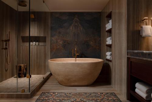 Bathroom, Gaylord Texan Resort & Convention Center in Grapevine