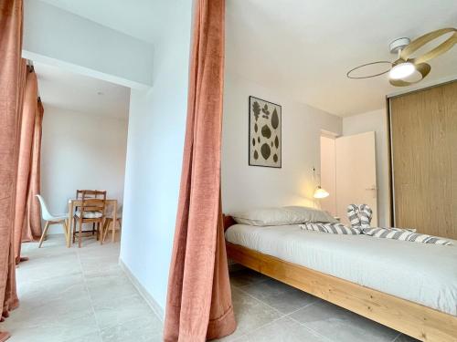 Cozy 1-Bedroom Apartment - Parking - 4 People - 3 Minutes to Point Zéro Beach