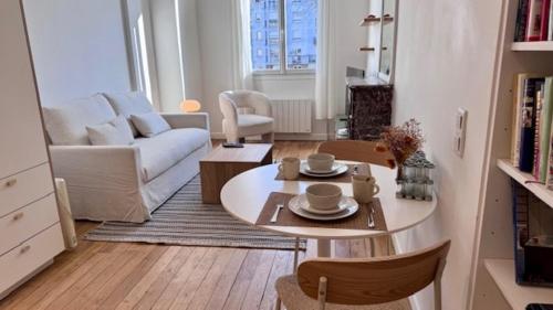 Stylish Apartment with Canal Saint-Martin view