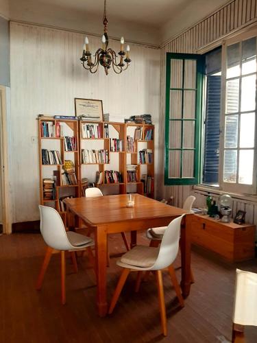 Vecchia Casa en el centro in Florentino Ameghino