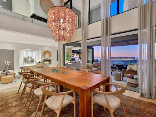 Camps Bay Luxury Family Villa with Ocean Views - image 3