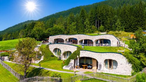 Himmelsbögen und Apartments mit Seeblick und Alleinlage in Weissensee, Österreich