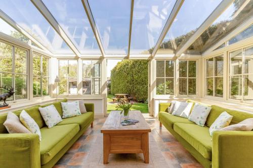 Létesítmények, 5 Bed in Fordingbridge oc-nfl35 in Godshill