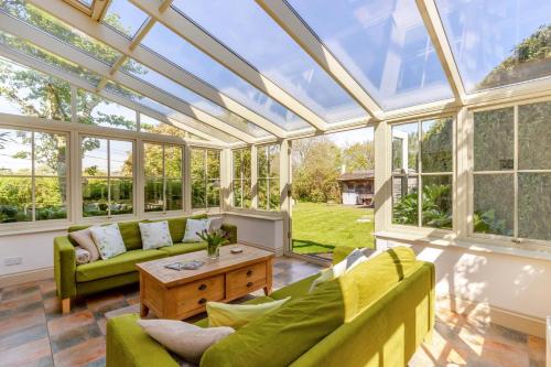 Létesítmények, 5 Bed in Fordingbridge oc-nfl35 in Godshill